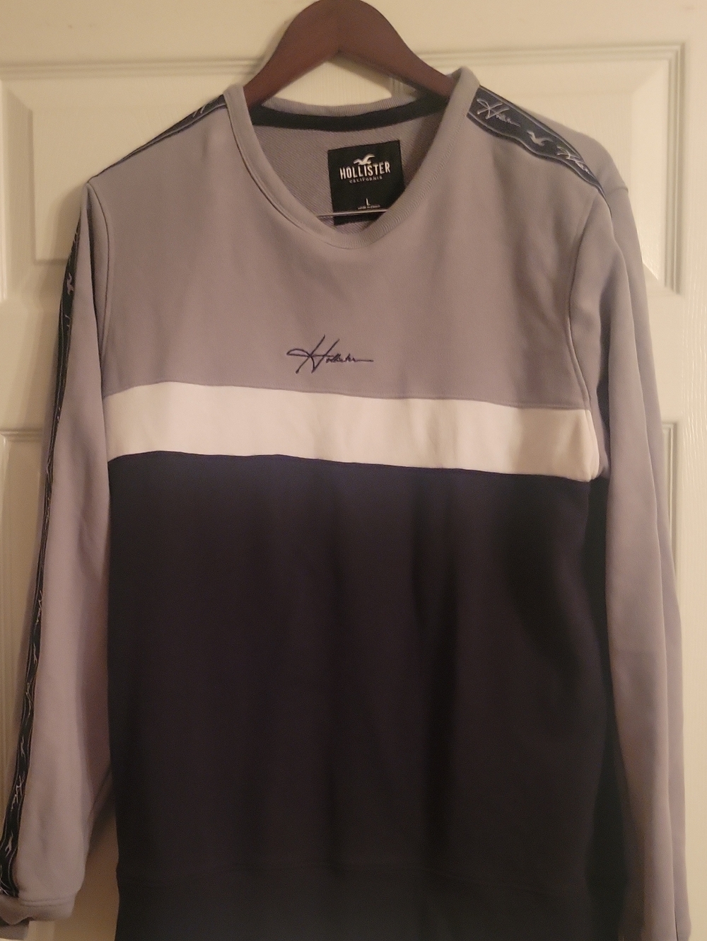 Hollister Men’s Colorblock Crewneck Sweatshirt - Gray/White/black Worn Once